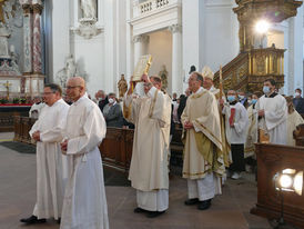 Diakonenweihe im Fuldaer Dom (Foto: Karl-Franz Thiede)